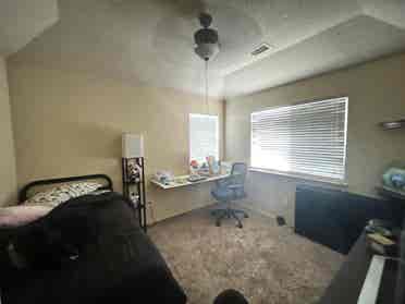 2 rooms available lots of amenities