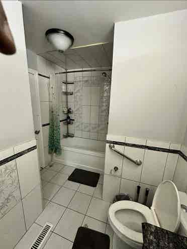 Master Bedroom- Town House For Rent