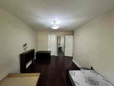 Master Bedroom- Town House For Rent