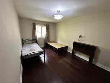 Master Bedroom- Town House For Rent