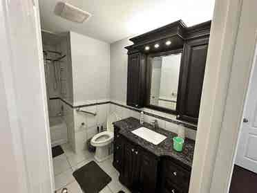 Master Bedroom- Town House For Rent
