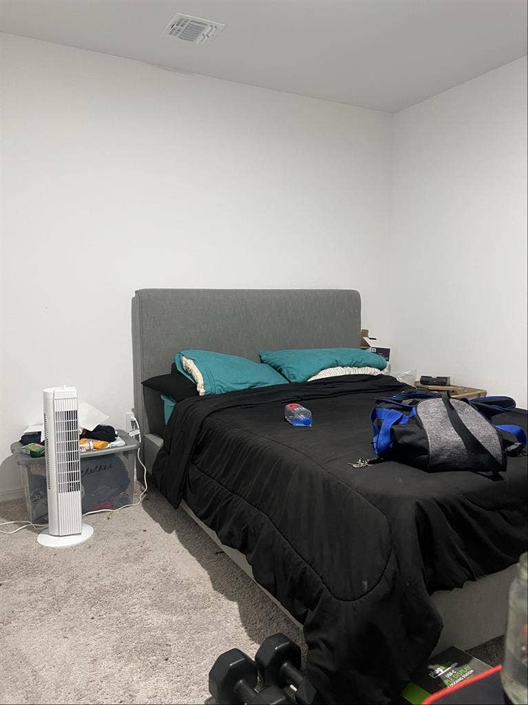 Room for rent Available now