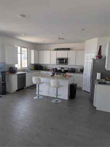 Room for rent Available now