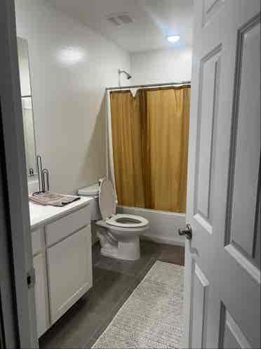Room for rent Available now