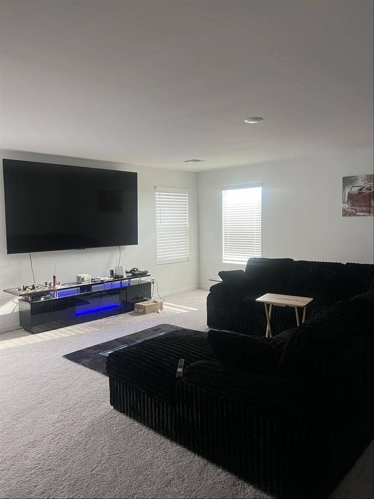 Room for rent Available now