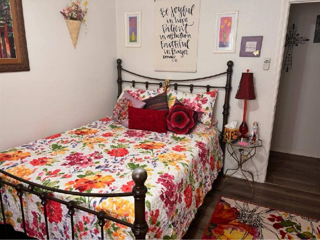 Room for Remt “FEMALES ONLY"