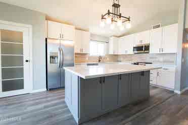 Furnished room for rent w/utilities