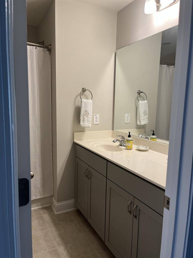 Furnished room in Clayton, mo