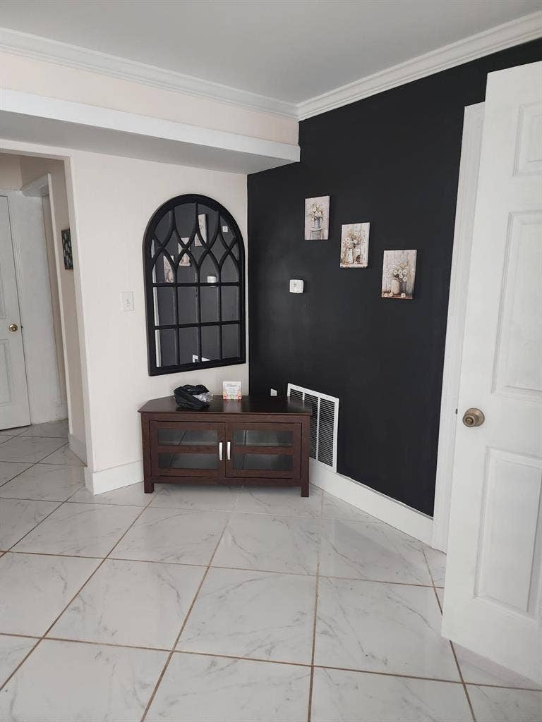 Lovely Room With TV & Security Lock