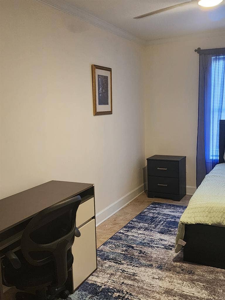 Nice Room in 2-bedroom Apartment