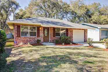 Fernandina Beach seeking roommate