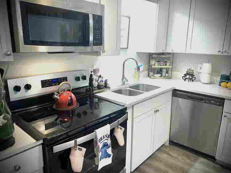 Fernandina Beach seeking roommate