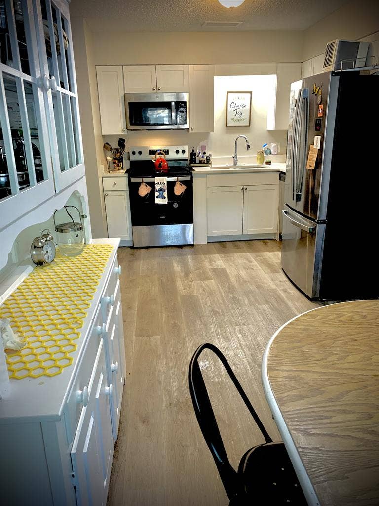 Fernandina Beach seeking roommate