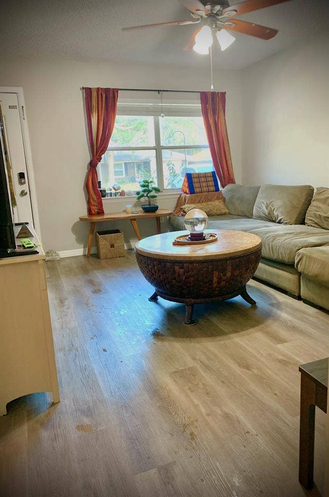 Fernandina Beach seeking roommate