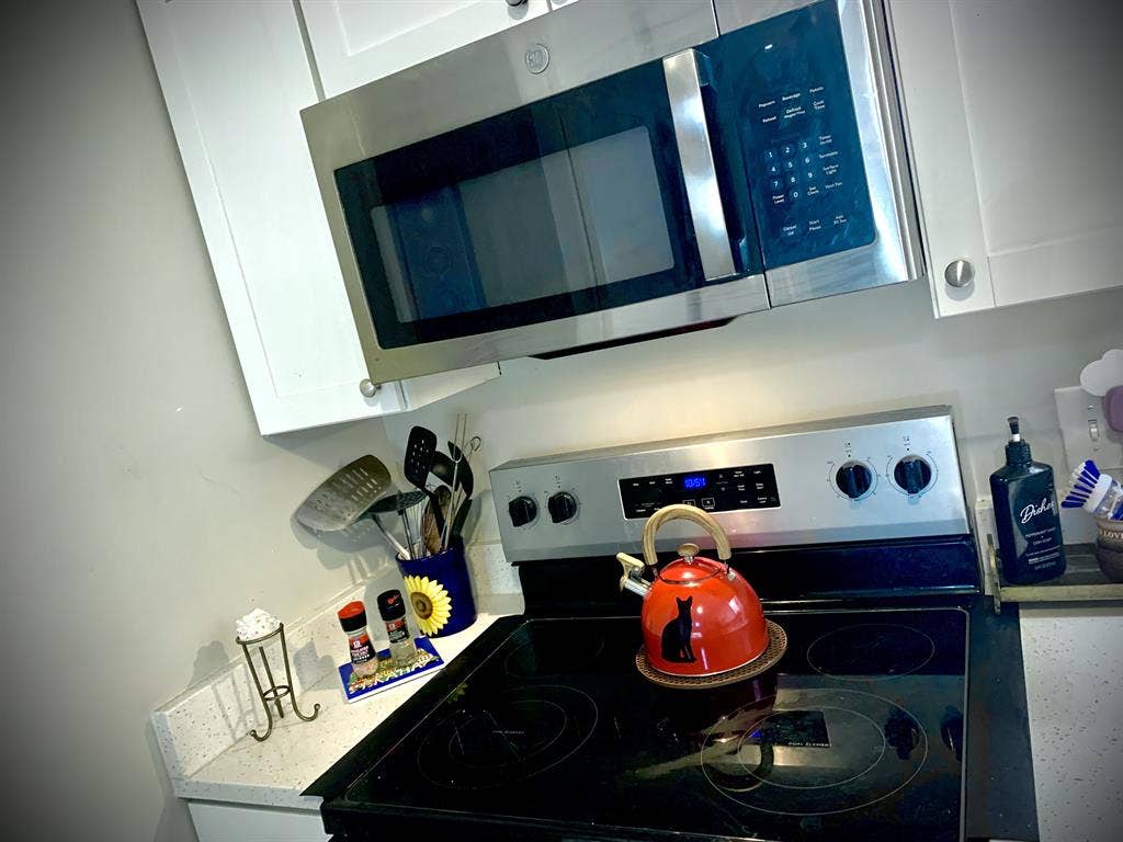 Fernandina Beach seeking roommate