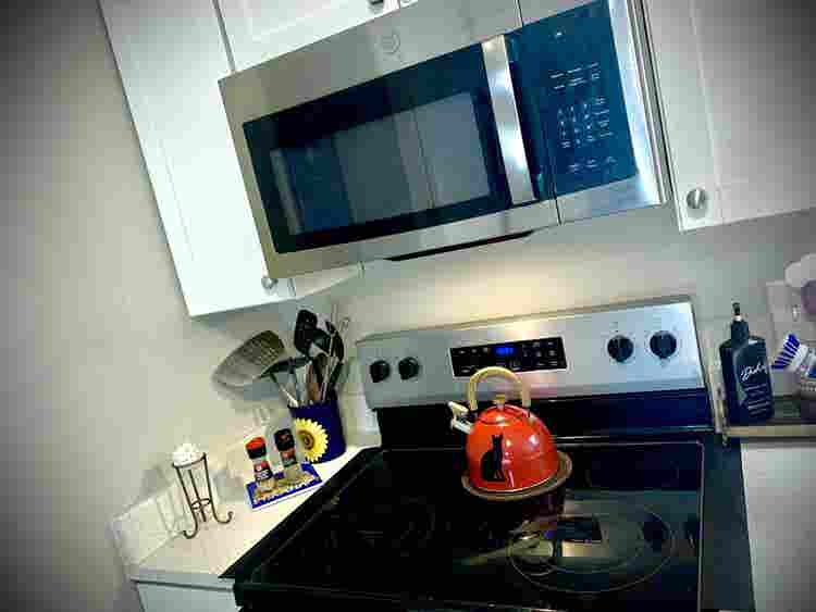 Fernandina Beach seeking roommate