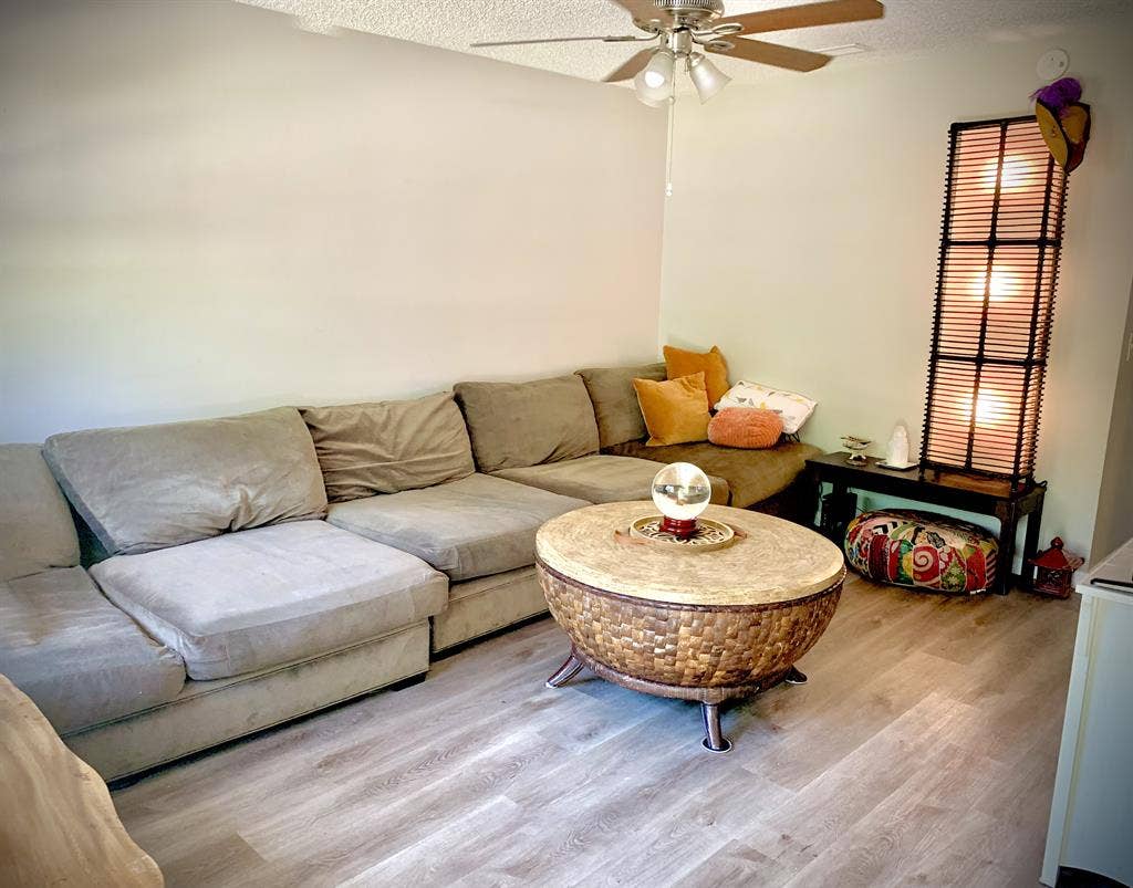 Fernandina Beach seeking roommate