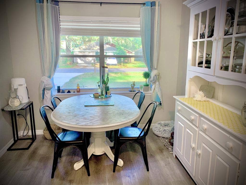 Fernandina Beach seeking roommate