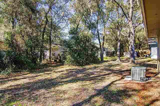 Fernandina Beach seeking roommate