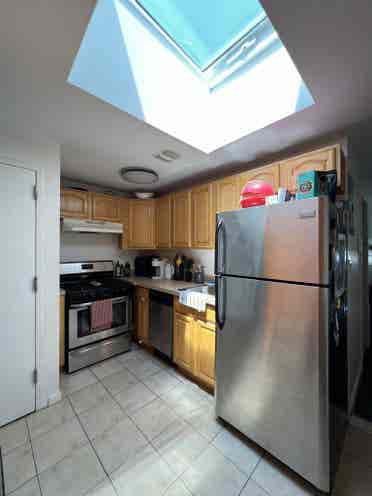 Room available in sun-filled apt!