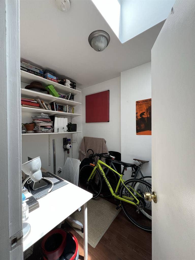 Room available in sun-filled apt!
