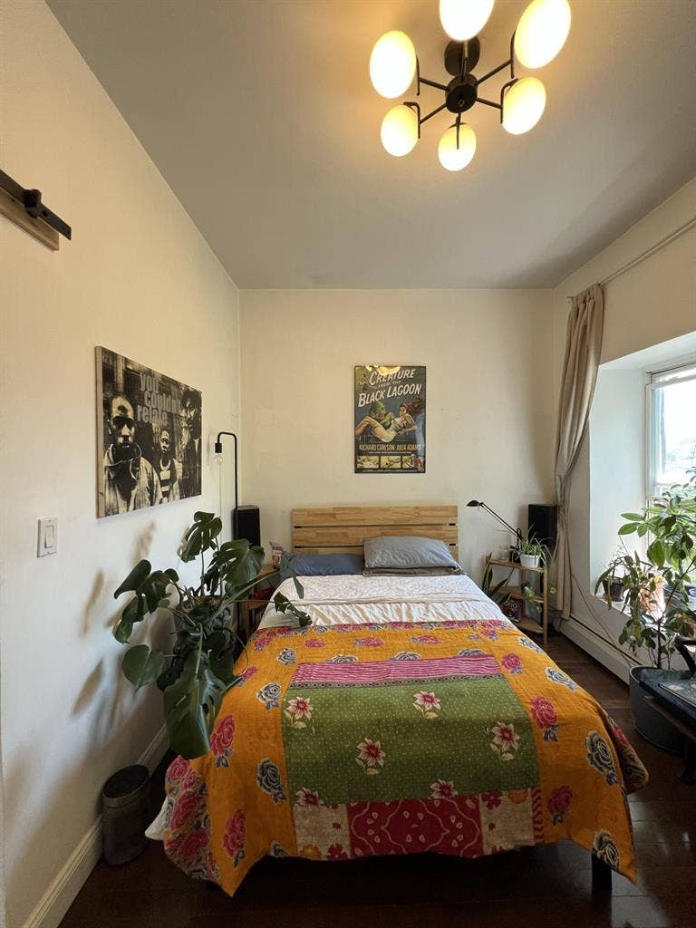 Room available in sun-filled apt!