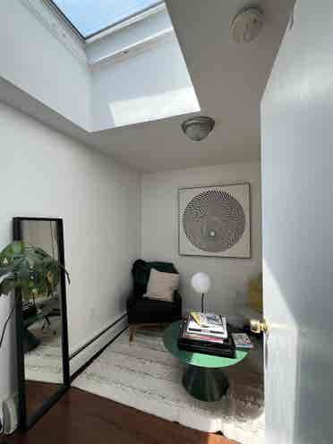 Room available in sun-filled apt!