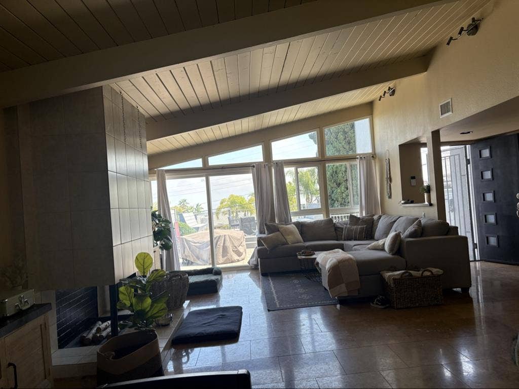 Bedroom for rent in Pacific Beach