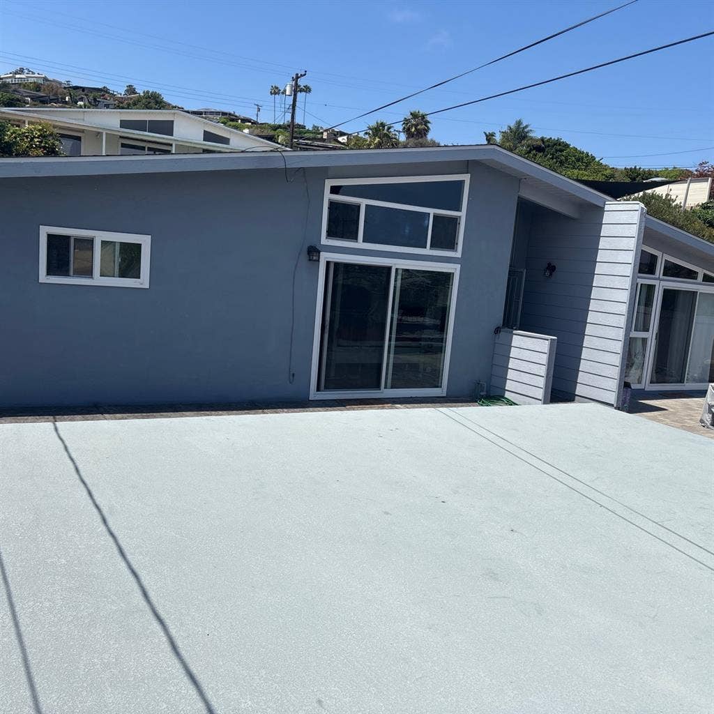 Bedroom for rent in Pacific Beach