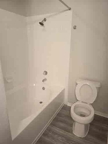 Roommate needed for  bath