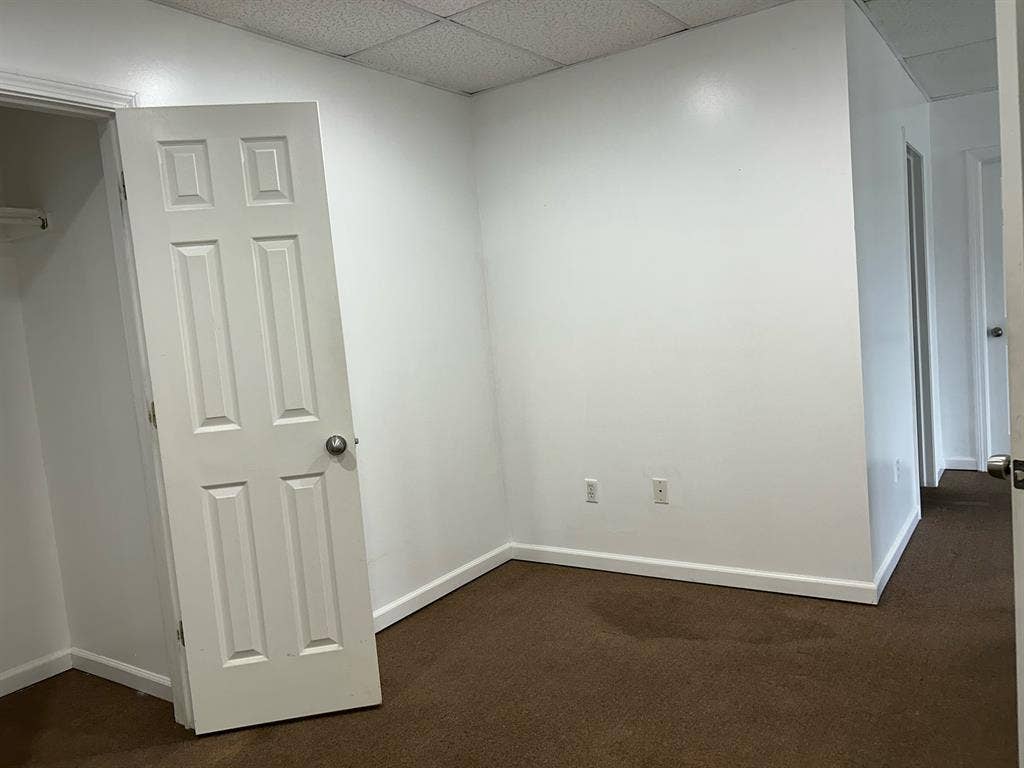 Need Tenant! Can Do Per Room
