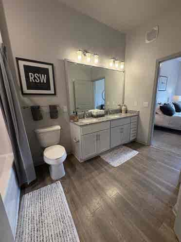 Looking for a roomie in fort myers