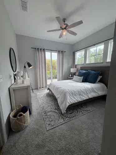 Looking for a roomie in fort myers