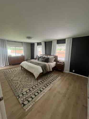ROOMMATE WANTED! Master suite room