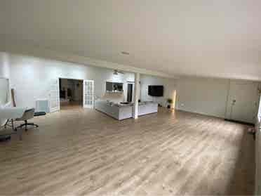 ROOMMATE WANTED! Master suite room