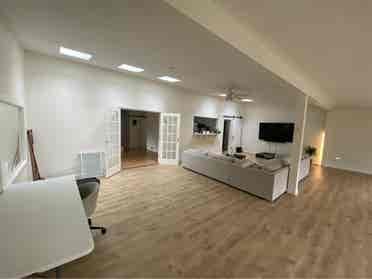 ROOMMATE WANTED! Master suite room