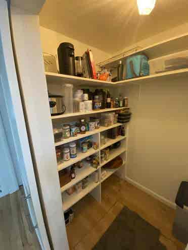 ROOMMATE WANTED! Master suite room