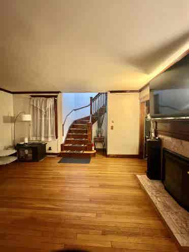 $1300 Incl. Utl.+WIFI+Laundry 