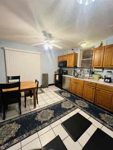$1300 Incl. Utl.+WIFI+Laundry 