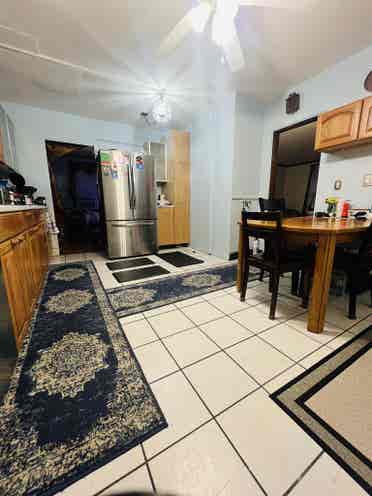 $1300 Incl. Utl.+WIFI+Laundry 
