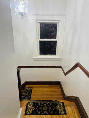 $1300 Incl. Utl.+WIFI+Laundry 