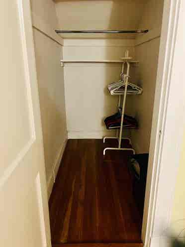 $1300 Incl. Utl.+WIFI+Laundry 