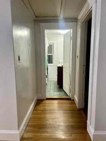 $1300 Incl. Utl.+WIFI+Laundry 