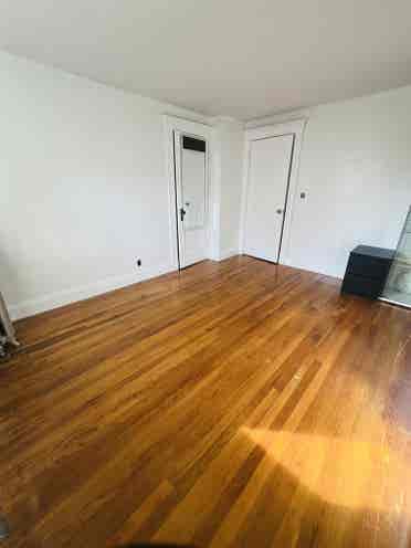 $1300 Incl. Utl.+WIFI+Laundry 