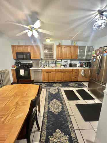 $1300 Incl. Utl.+WIFI+Laundry 