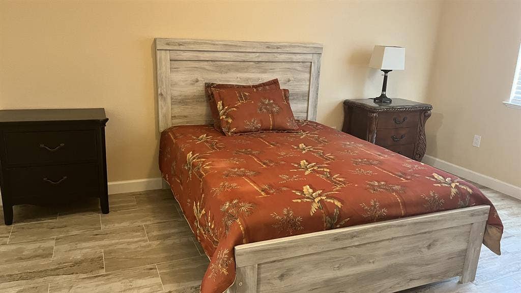 Private Bedroom in Palm Bay