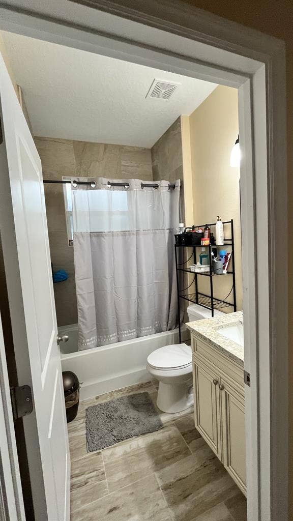 Private Bedroom in Palm Bay