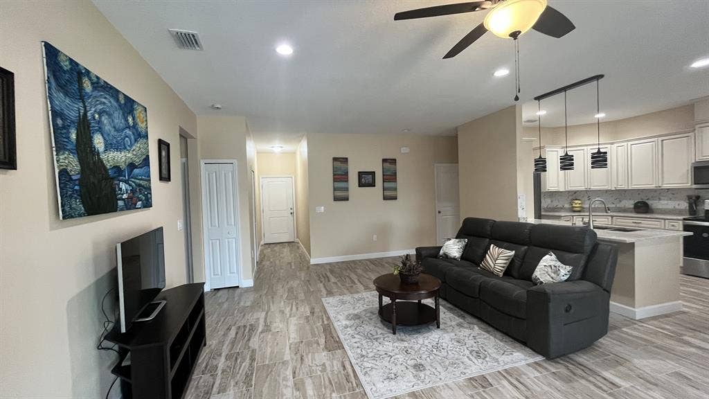 Private Bedroom in Palm Bay