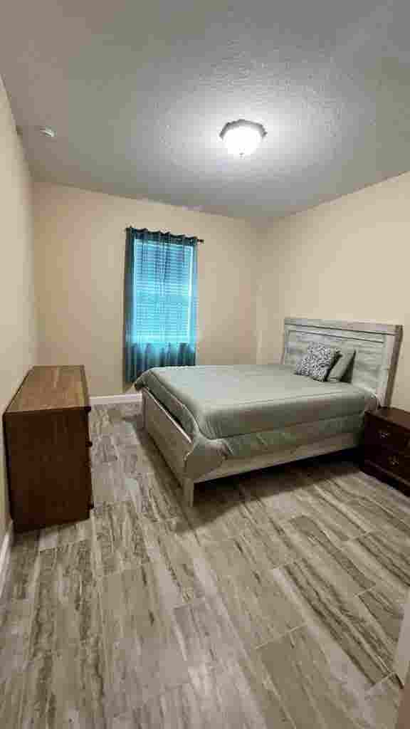 Room in Clean, Quiet Home, for men