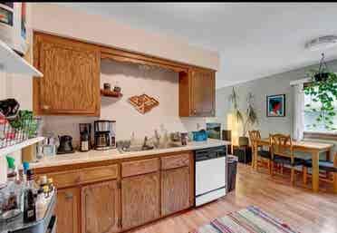 Nice room available in robbinsdale!